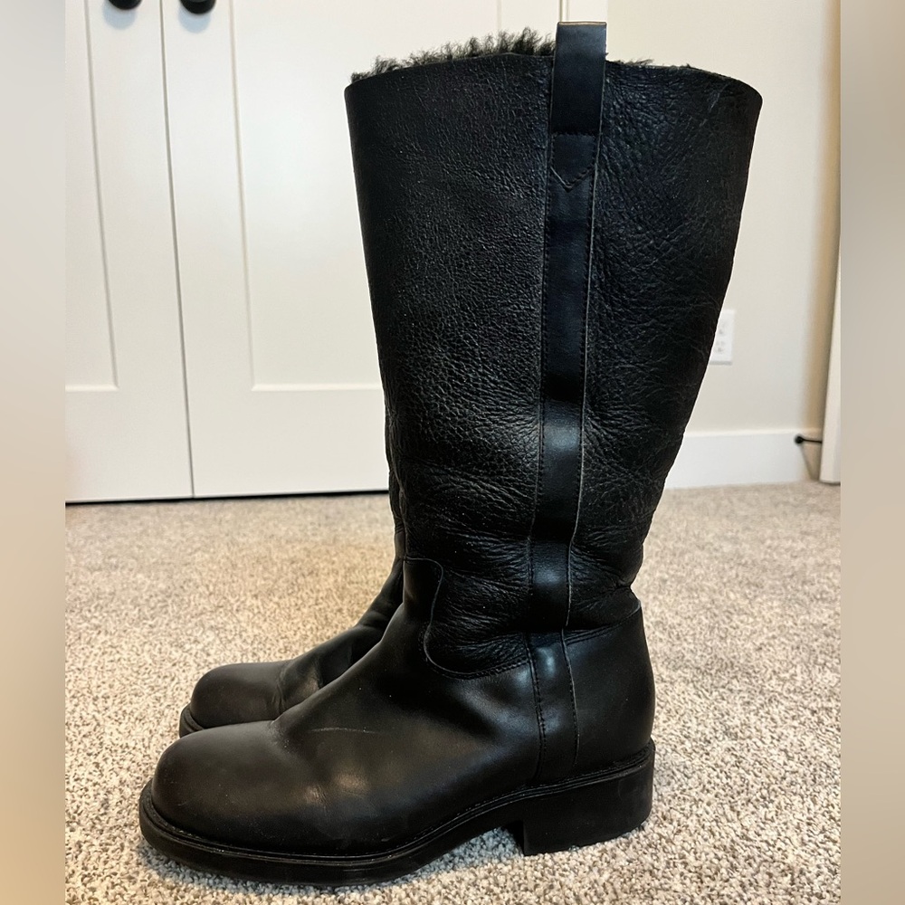 LIKE NEW Women’s Santana Canada Black Leather Boots Size 10. Lined with fur.